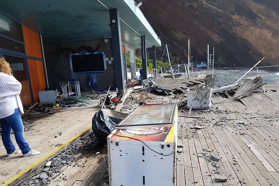 Bar do Garajau foi destruído pelas ondas