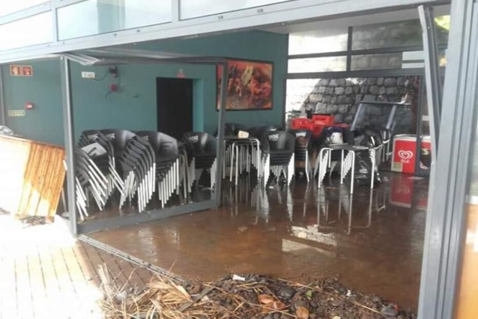 Bar do Garajau foi destruído pelas ondas