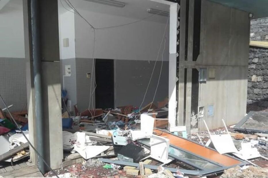 Bar do Garajau foi destruído pelas ondas