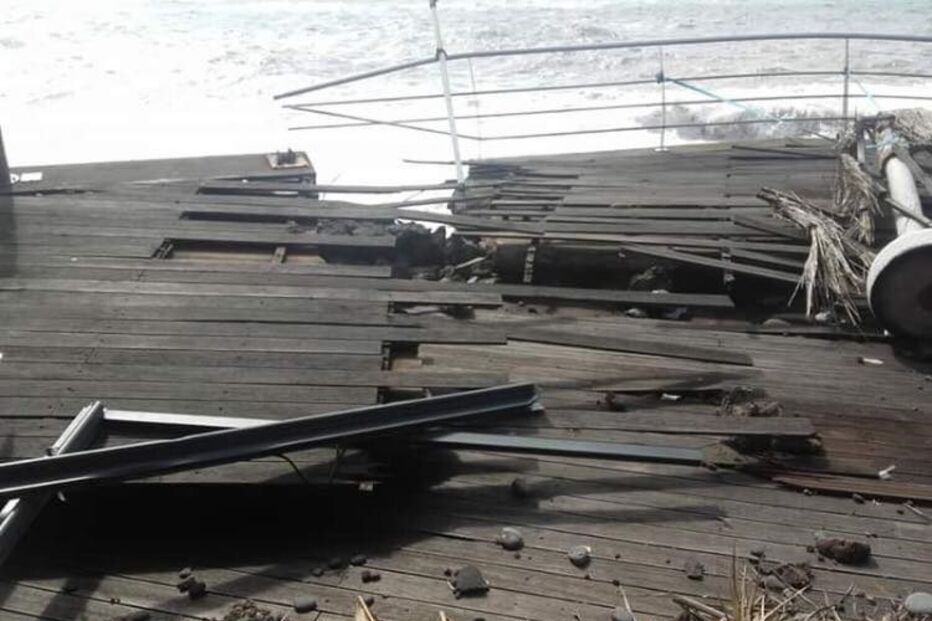 Bar do Garajau foi destruído pelas ondas