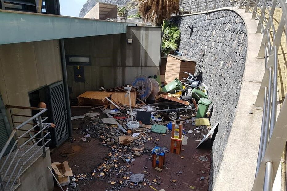 Bar do Garajau foi destruído pelas ondas