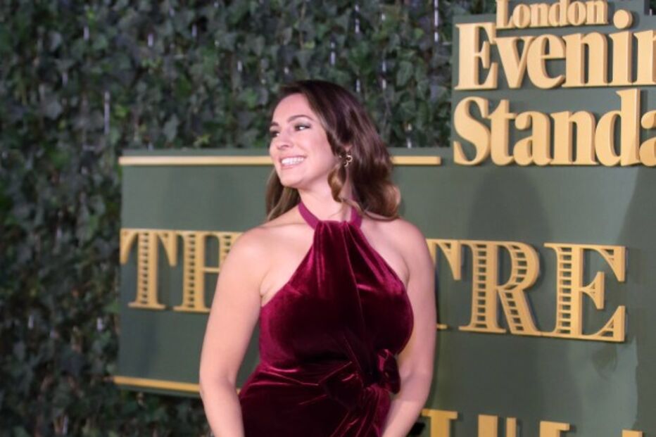 A atriz Kelly Brook é veterana em mostrar demais. Aqui exibiu a roupa interior