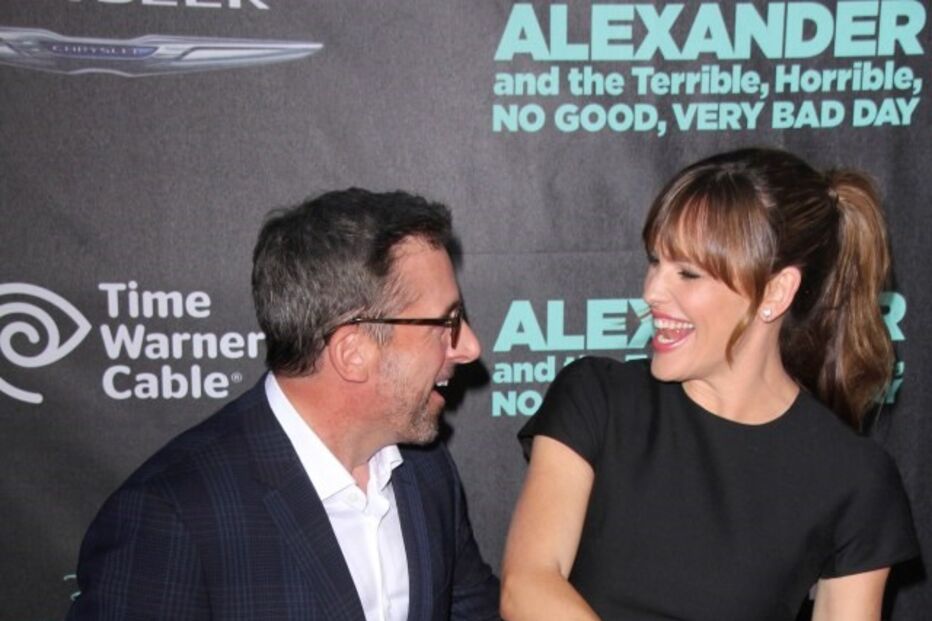 O vestido de Jennifer Garner levantou, mas a atriz estava (mais ou menos) preparada