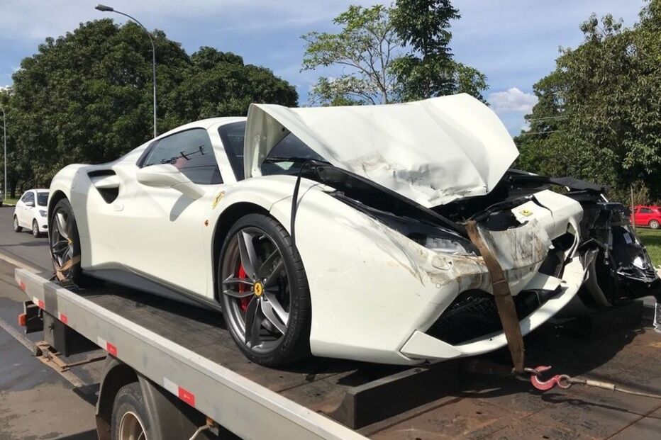 ferrari, destruição, acidente, colisão, Brasil, Brasília