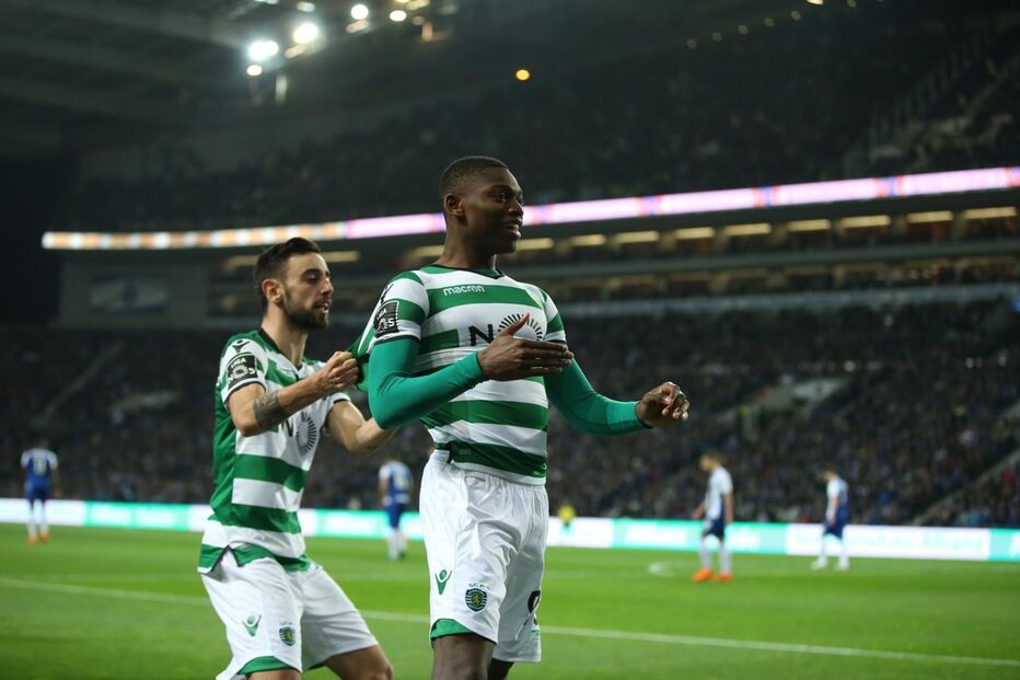 Jogadores do Sporting comemoram golo do Rafael Leão