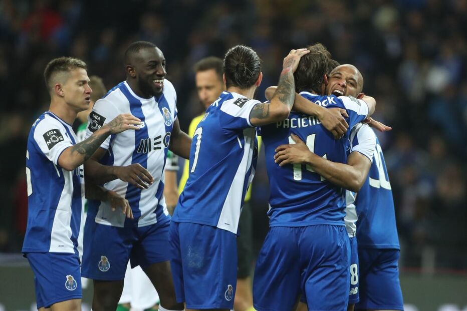 Portistas celebram golo de Brahimi ao Sporting