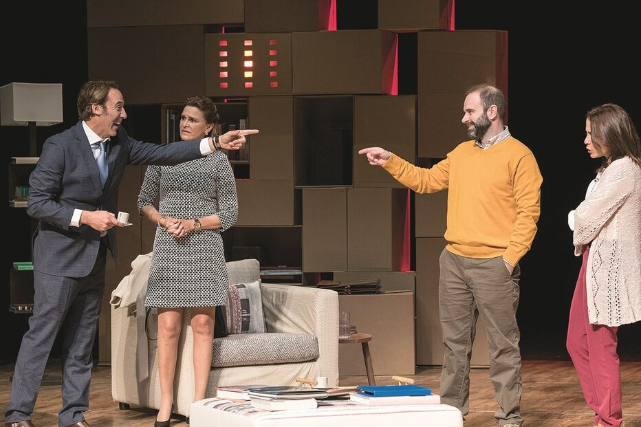 Diogo Infante, Rita Salema, Jorge Mourato e Patrícia Tavares em cena no Teatro da Trindade, em Lisboa 