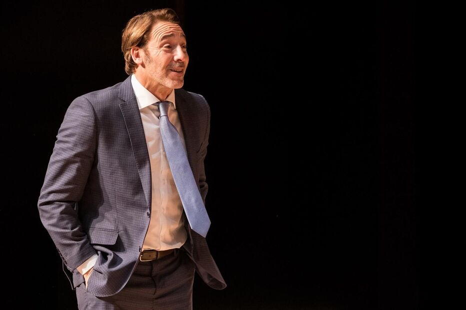 Diogo Infante, Rita Salema, Jorge Mourato e Patrícia Tavares em cena no Teatro da Trindade, em Lisboa 