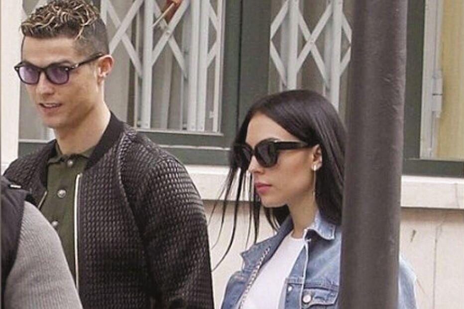 Cristiano Ronaldo e Georgina de braço dado em Madrid