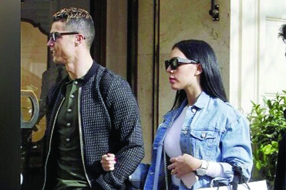 Cristiano Ronaldo e Georgina de braço dado em Madrid