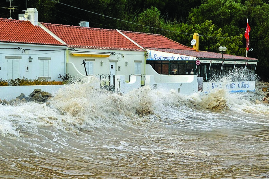 Mau tempo por todo o País
