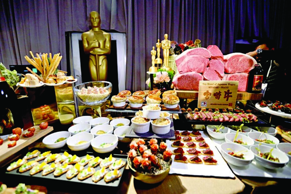 O jantar  Dos Óscares está a ser preparado com todo  o rigor  e pormenor há já largos meses. O vinho a ser servido aos convidados, por exemplo, chega da quinta do realizador Francis Ford Coppola