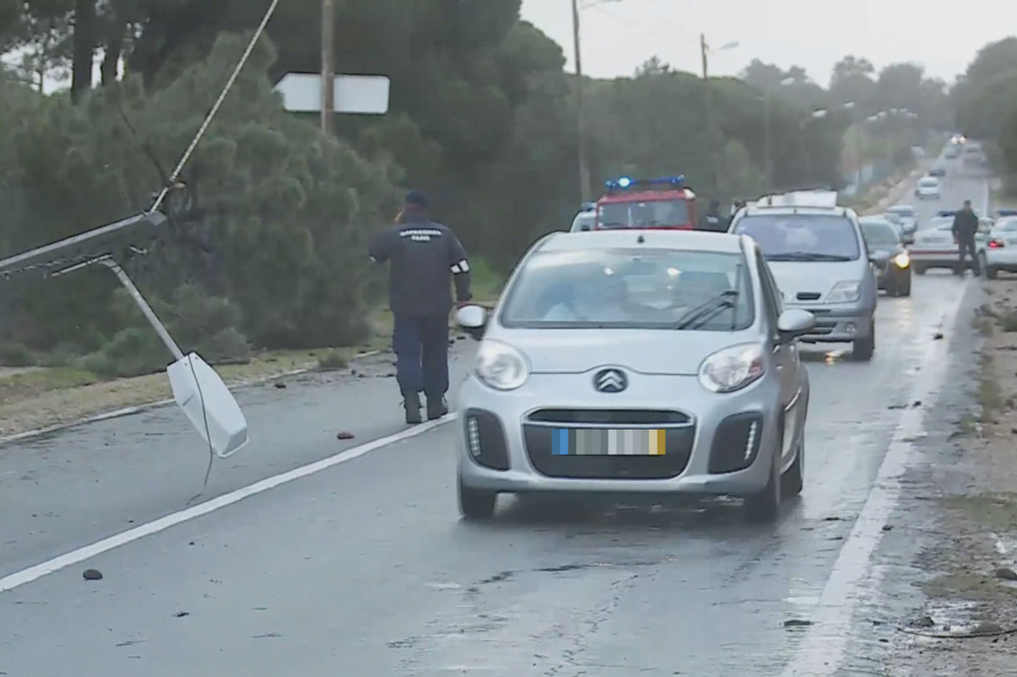  Tornado parte vidros e causa pânico em Faro e Olhão