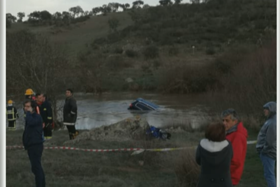Carro submerso em Castro Verde