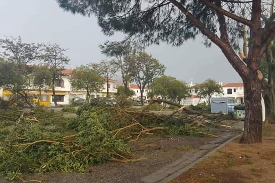 Tornado deixa rasto de destruição no Algarve