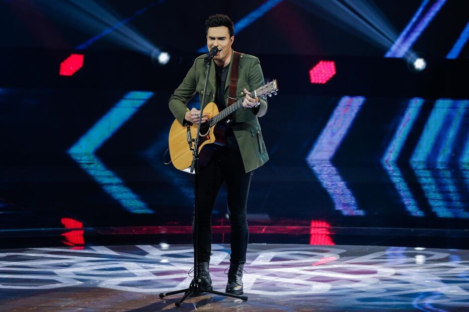 Sunset, interpretada por Peter Serrado