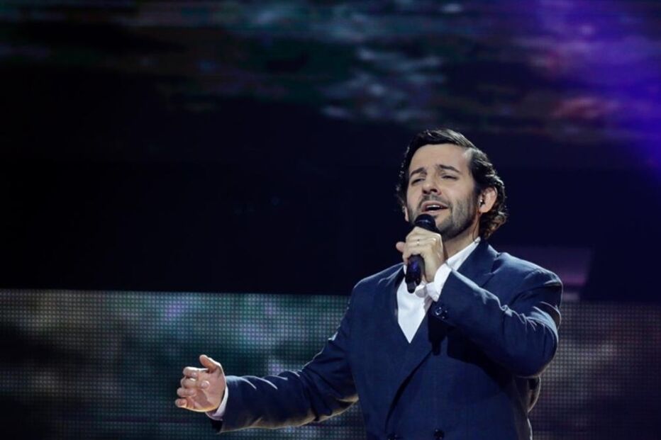 Só Por Ela, interpretado por Peu Madureira