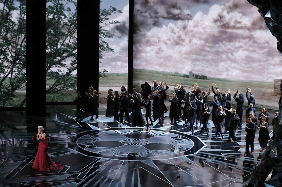 Mary J. Blige canta a canção-tema de 