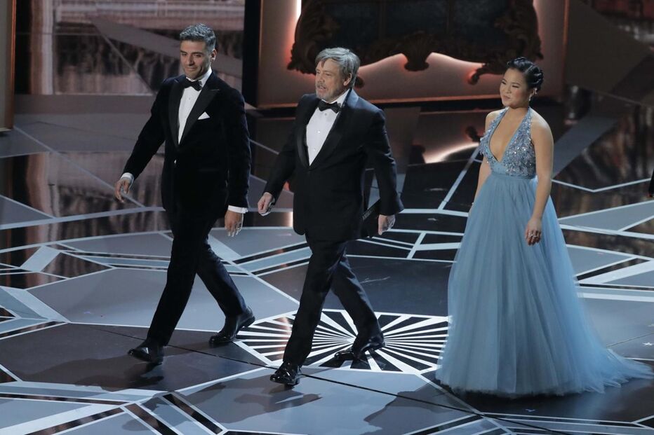 Kelly Marie Tran, Oscar Isaac e Mark Hamill apresentaram um dos Óscares da noite