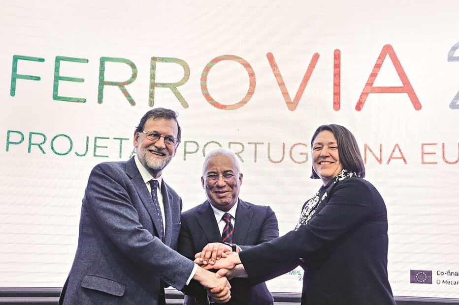 O primeiro-ministro, António Costa, teve a seu lado o homólogo espanhol, Mariano Rajoy, e a comissária Violeta Bul 