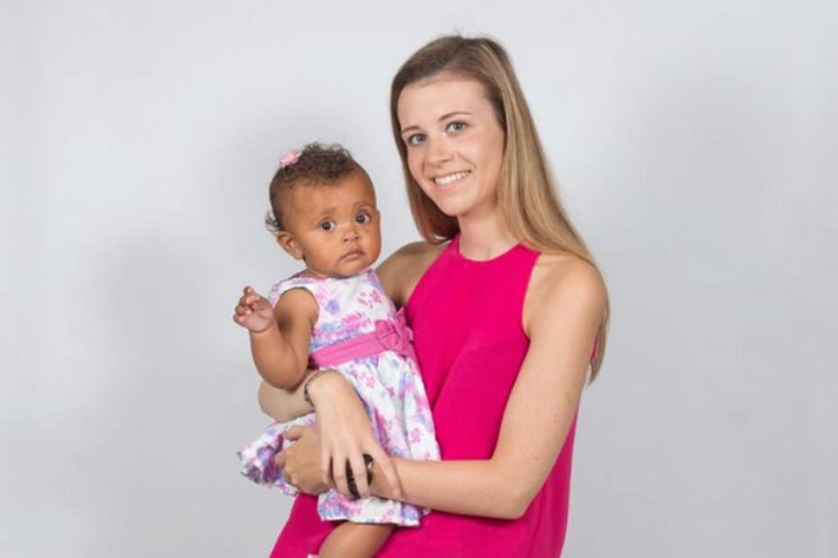 Modelo dá à luz sem saber que estava grávida