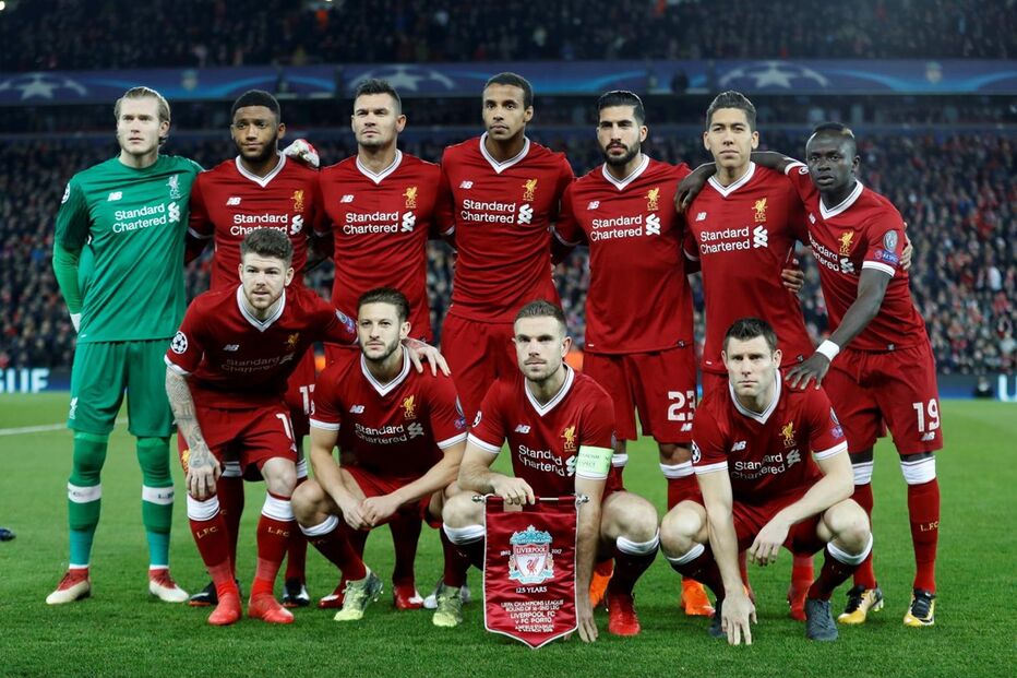 Jogadores em ação no Liverpool - FC Porto