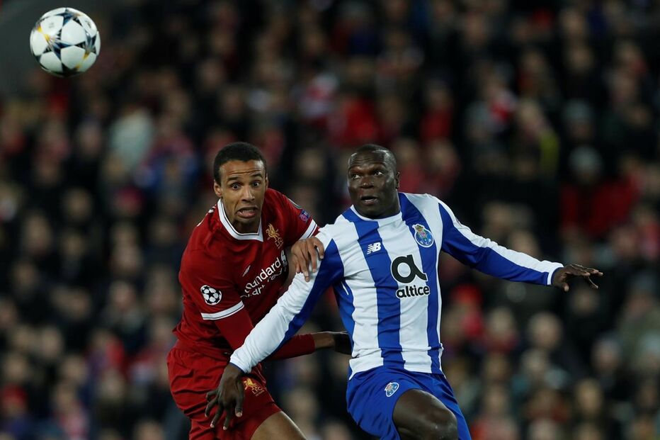Jogadores em ação no Liverpool - FC Porto