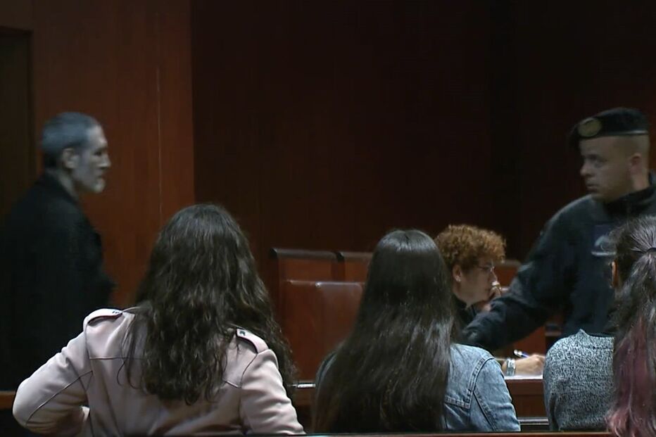 Madeira, crime, homicídio, cadeia, julgamento, violação, idosa, mãe