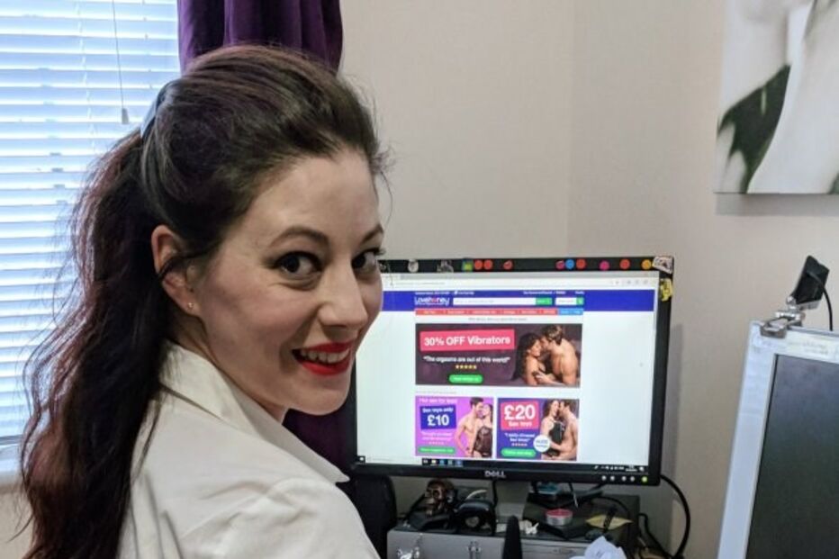 Bancária deixa emprego de 6 mil euros/mês para testar brinquedos sexuais