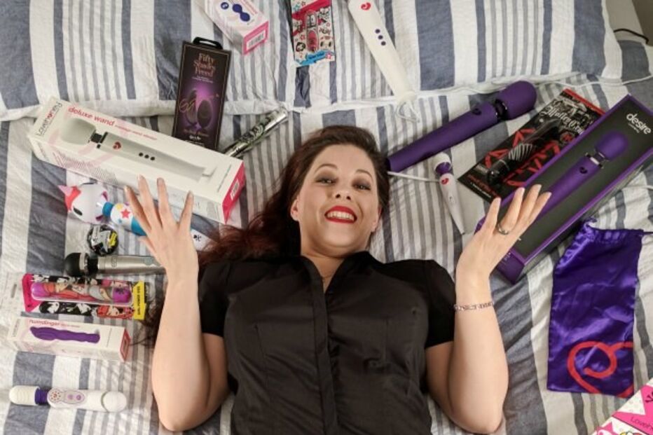Bancária deixa emprego de 6 mil euros/mês para testar brinquedos sexuais