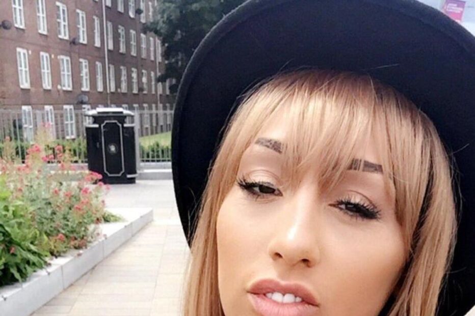 Charlotte Laudat, Simon Laudat, traição, infiel