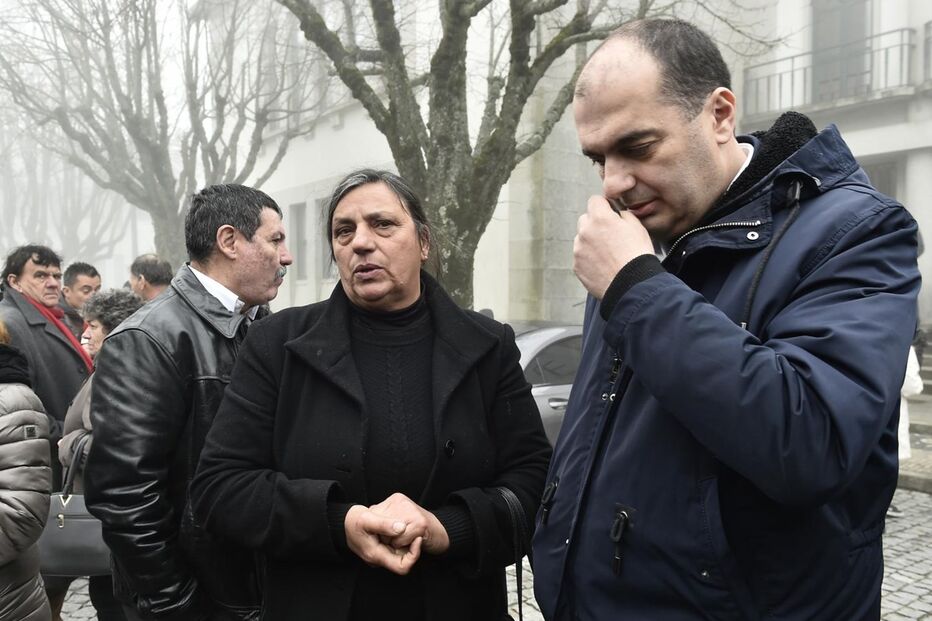 Advogado João Paulo Dias com a mãe de Liliane Pinto