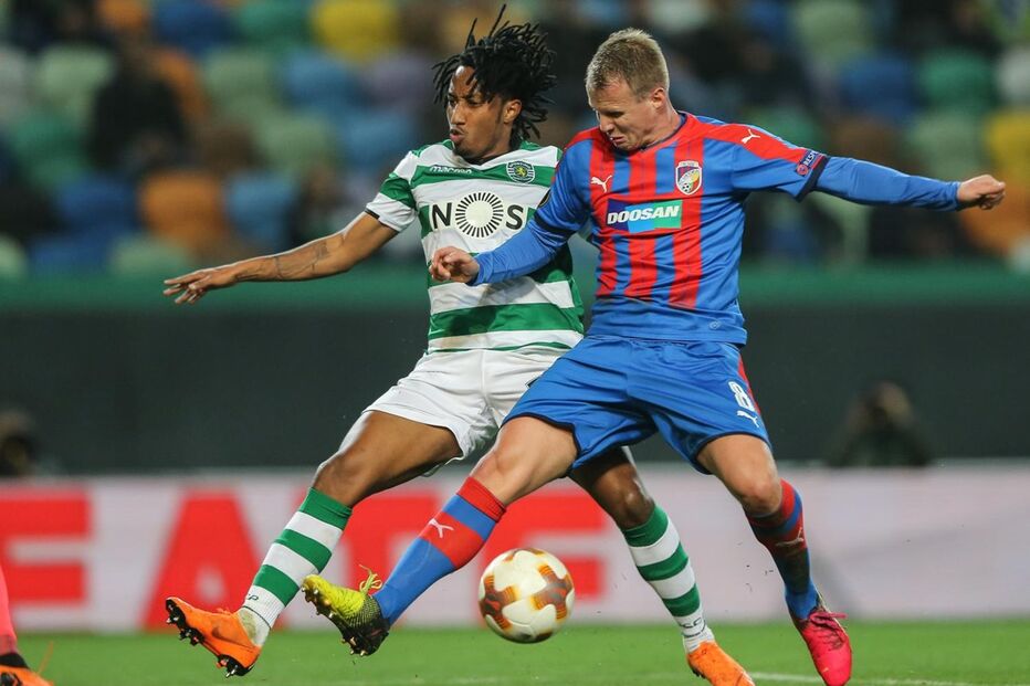 Jogadores em ação no Sporting - Plzen