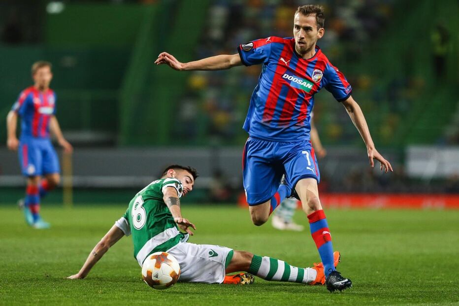 Jogadores em ação no Sporting - Plzen