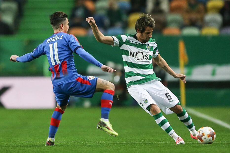 Jogadores em ação no Sporting - Plzen