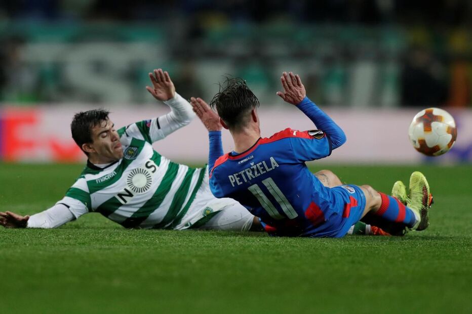 Jogadores em ação no Sporting - Plzen