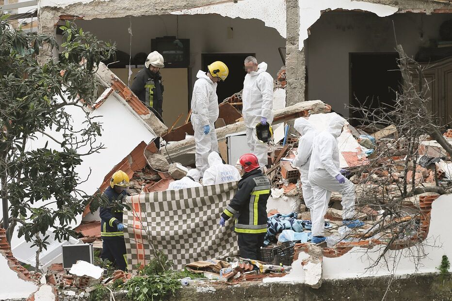 Explosão de gás ocorrida na casa de António e de Odília Vaz, em Castro Marim, destruiu o imóvel  
