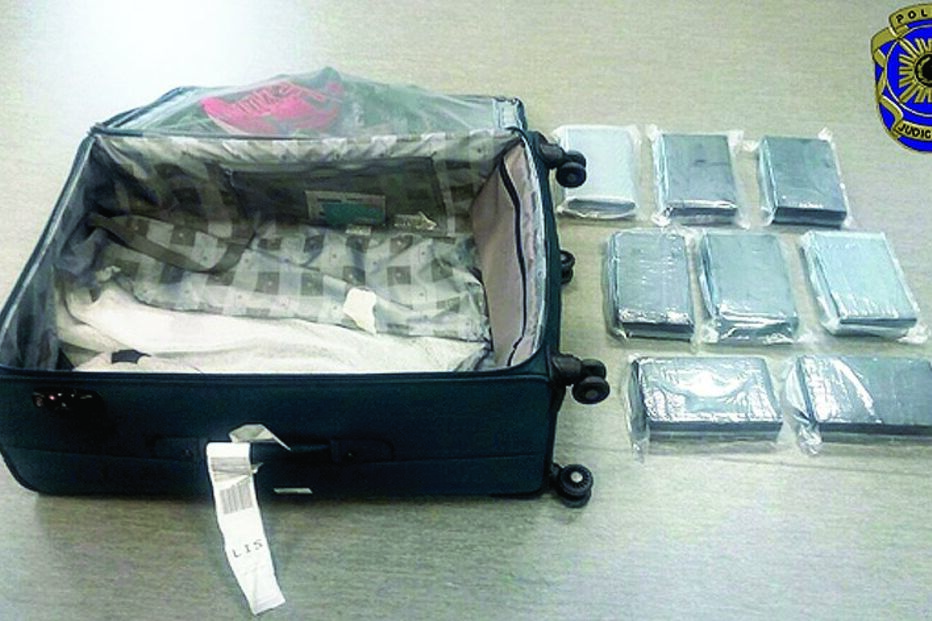 Mala transportava 1,9 quilos de coca 