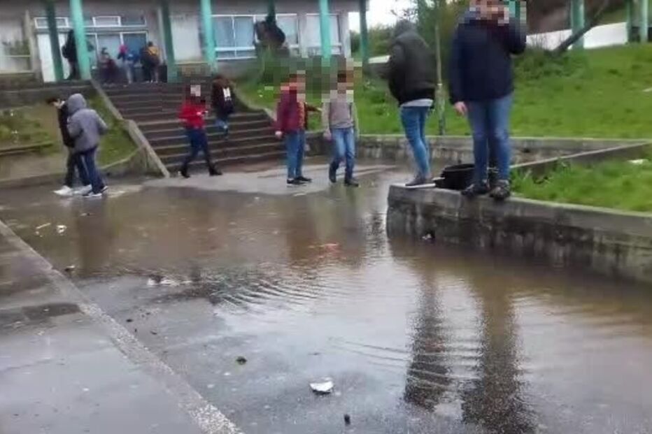 Escola EB2/3 Doutor Rui Gracio, em Montelavar