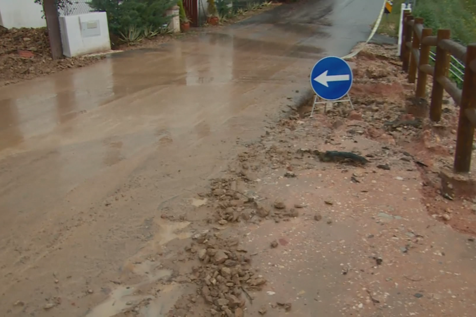 Cheias destroem casa em Ferreira do Zêzere 