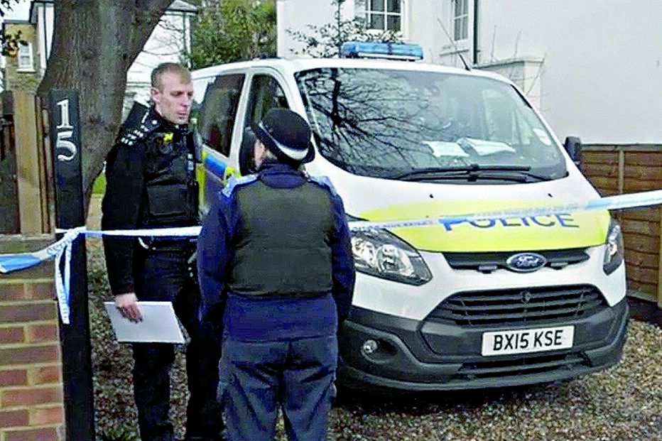 Polícia britânica na casa onde Laura de Faria foi morta à facada 