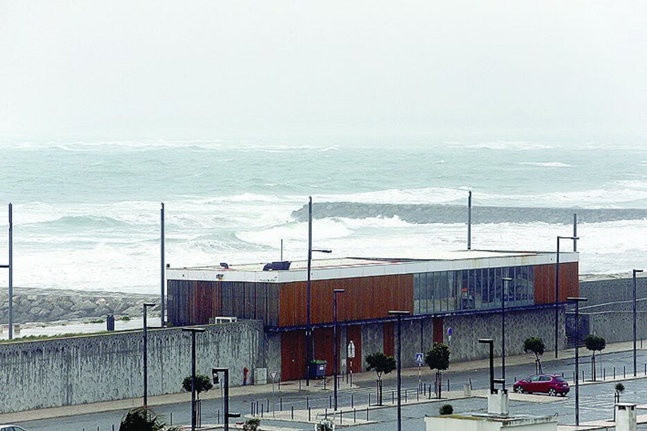 Vagas na Costa de Caparica ameaçaram bares de praia