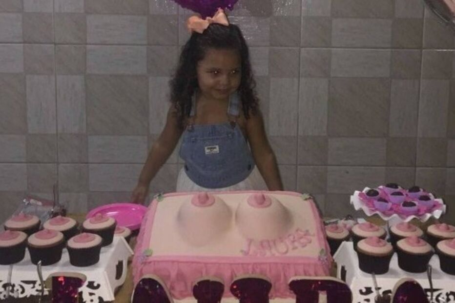 Menina brasileiro quis que festa de aniversário fosse sobre seios