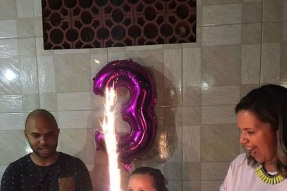 Menina brasileiro quis que festa de aniversário fosse sobre seios