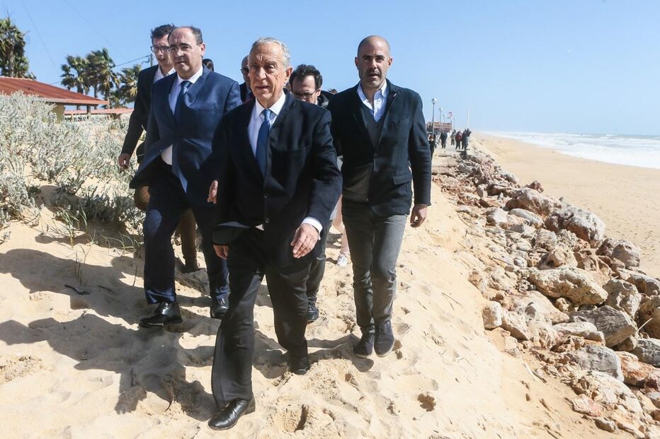 Presidente visitou a Praia de Faro, fortemente afetada pelo mau tempo nos últimos dias