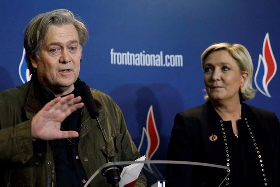 Steve Bannon com Marine Le Pen