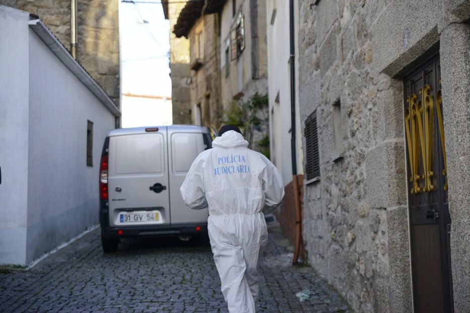 Mulher morta pelo amante com 20 facadas no Fundão