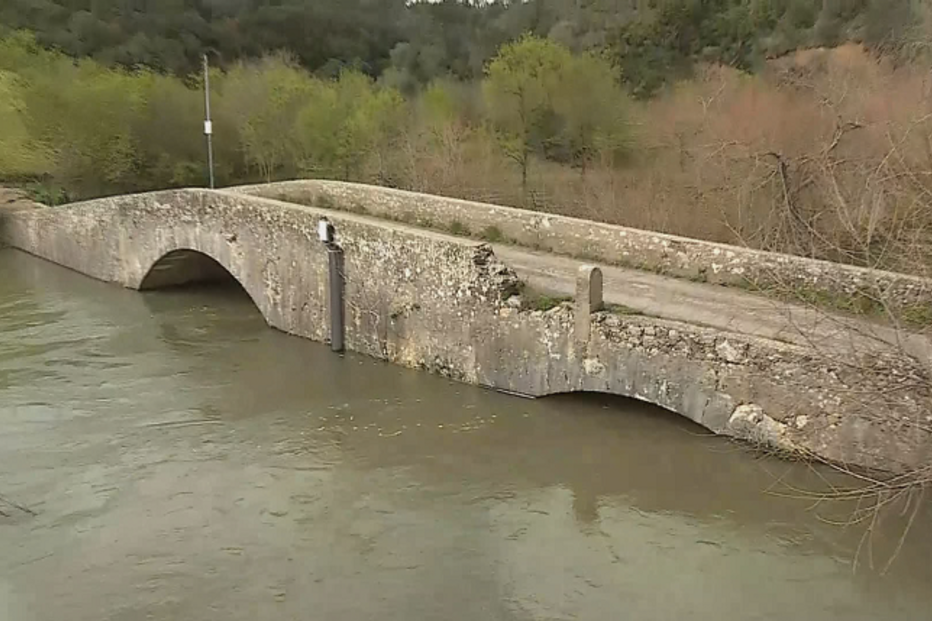 Ponte sobre o Rio Alviela
