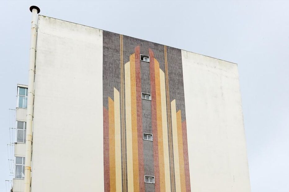 Fachada lateral de edifício nas Caldas da Rainha ruiu
