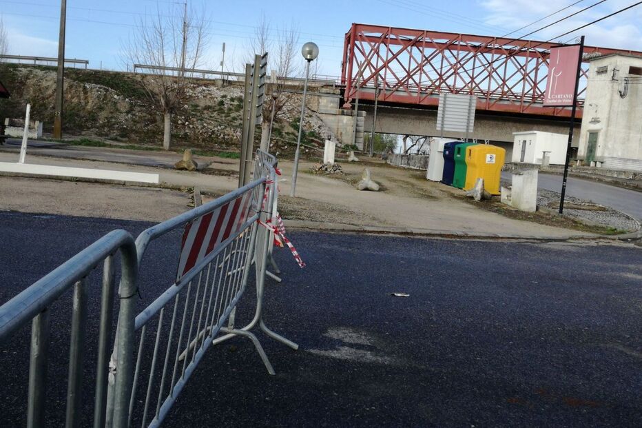 Encerrada ponte que liga Porto de Muge a Muge
